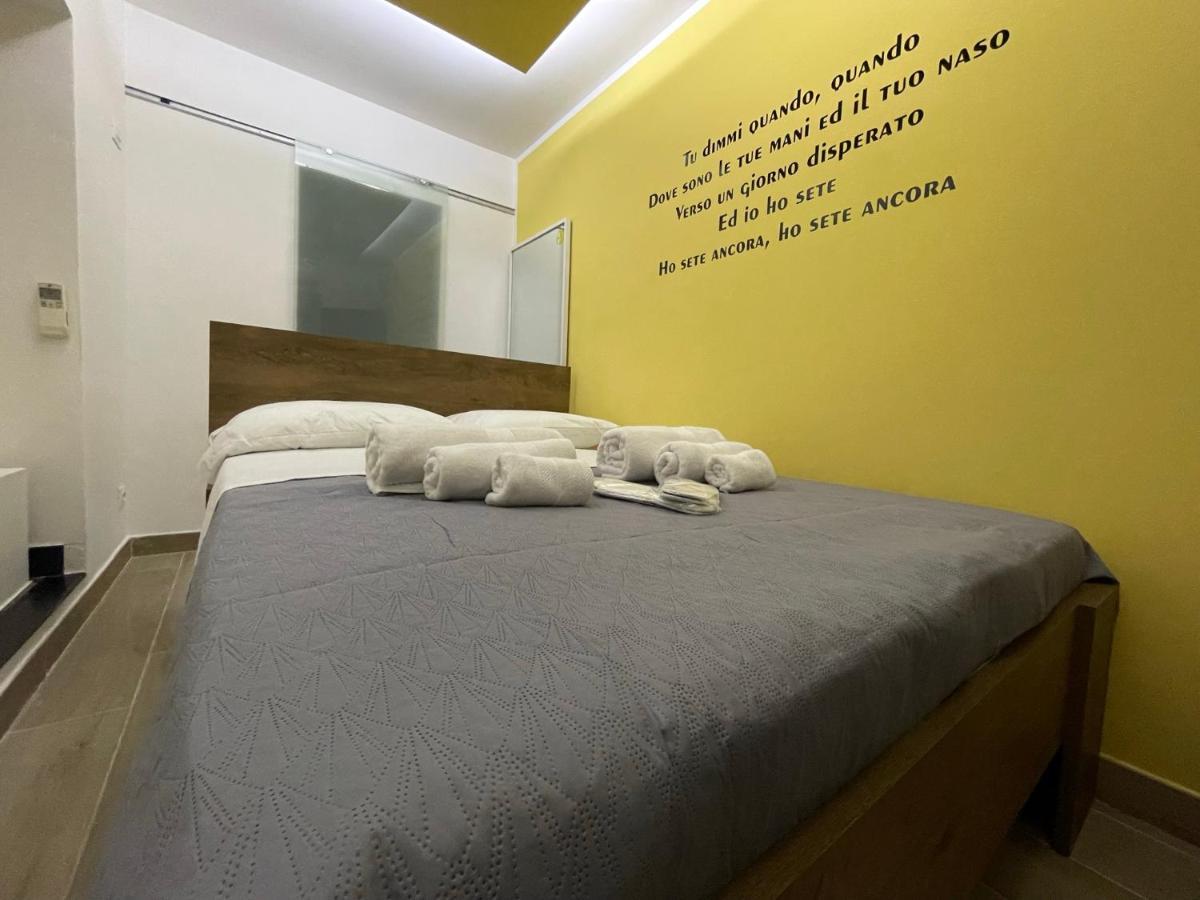 Yes I Know My Room - Mini Room Martiri เนเปิลส์ ภายนอก รูปภาพ