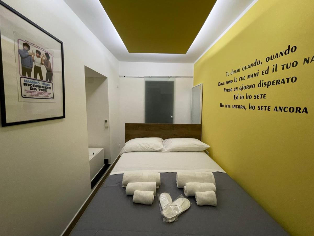 Yes I Know My Room - Mini Room Martiri เนเปิลส์ ภายนอก รูปภาพ