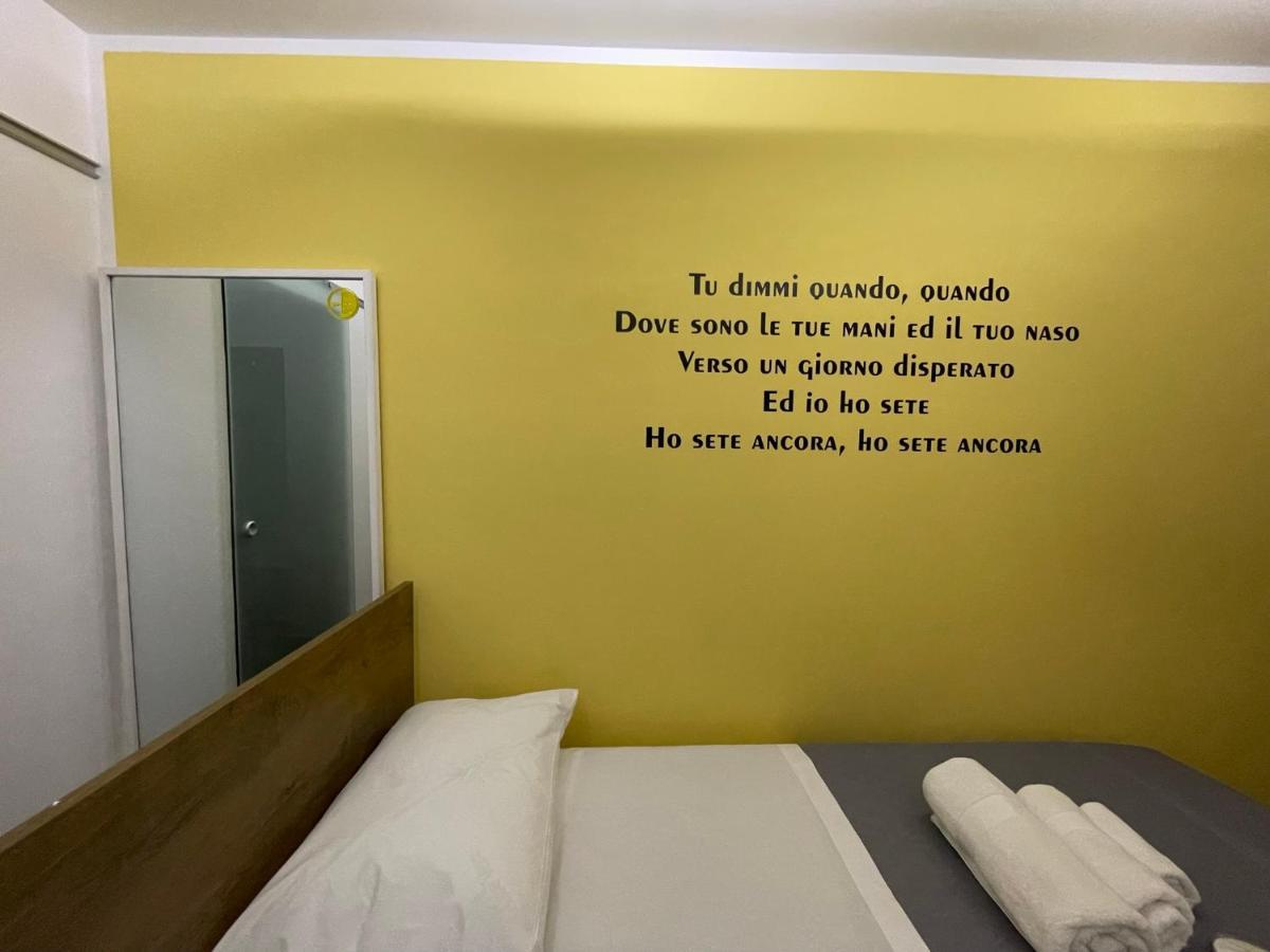 Yes I Know My Room - Mini Room Martiri เนเปิลส์ ภายนอก รูปภาพ